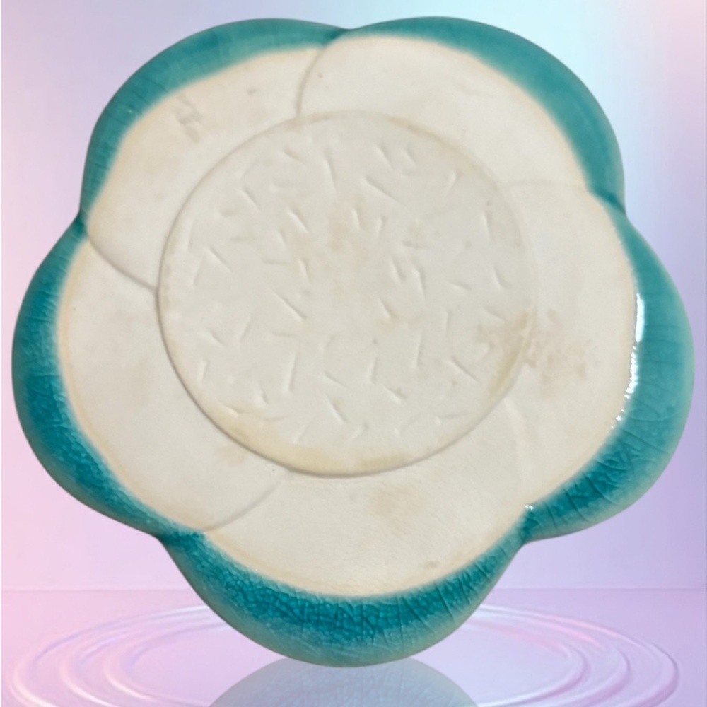 Elegant Blue Flower-Shaped Mini Ceramic Plate - Picture 4 of 5